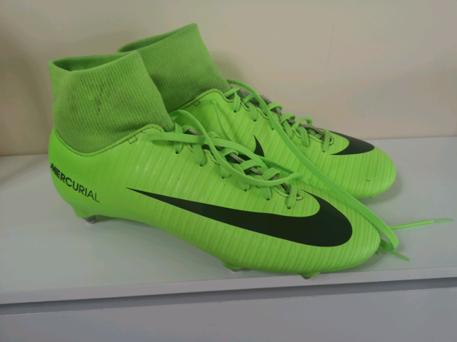 boys football boots size 6